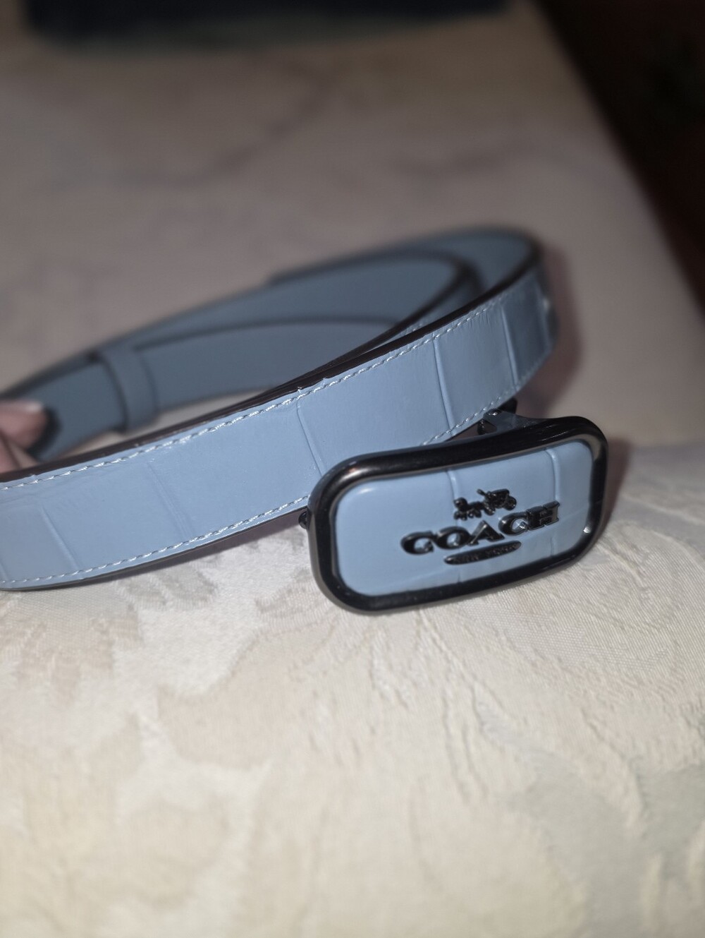 COACH LIGHT BLUE LEATHER CROCO STYLE BELT! SIZE 42! WORN ONCE!